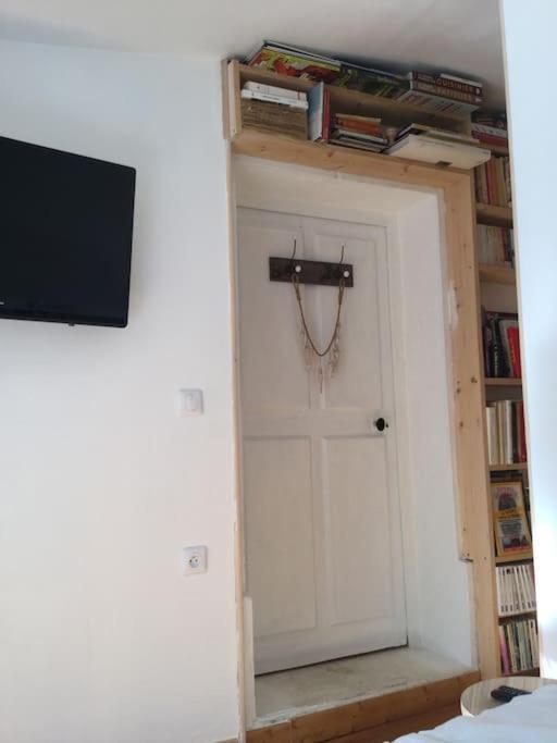 Апартаменты Studio Close Fourviere Very Quiet & Small Terrace Лион Экстерьер фото